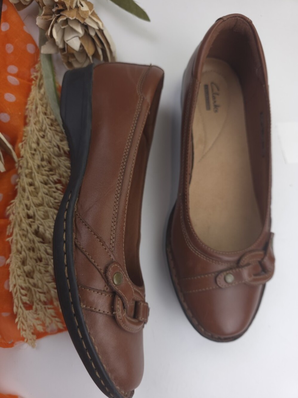 Clarks Women's Tan Leather Slip-On Flats 9.5m - Picture 4 of 8
